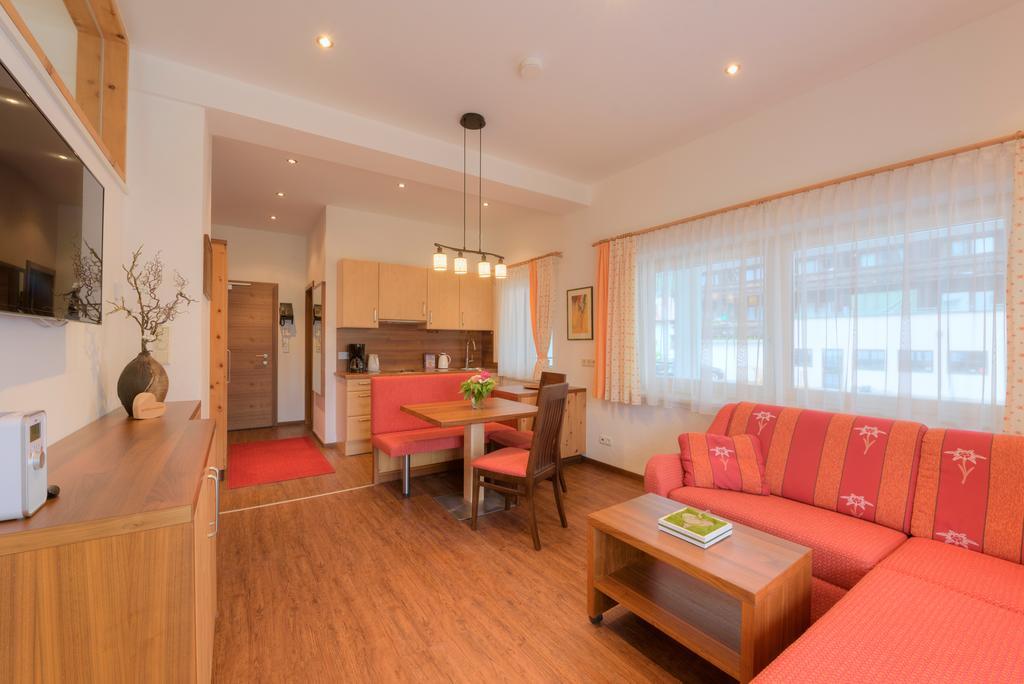 Aktiv Apartments Leutasch Rum bild